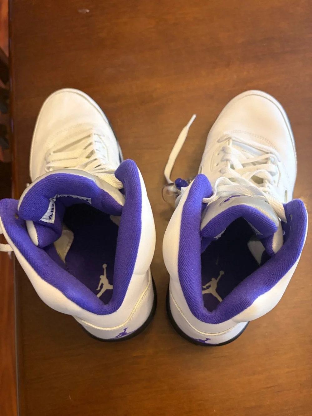 Jordan Retro Basketball Shoes in White & Purple - Picture 4 of 4
